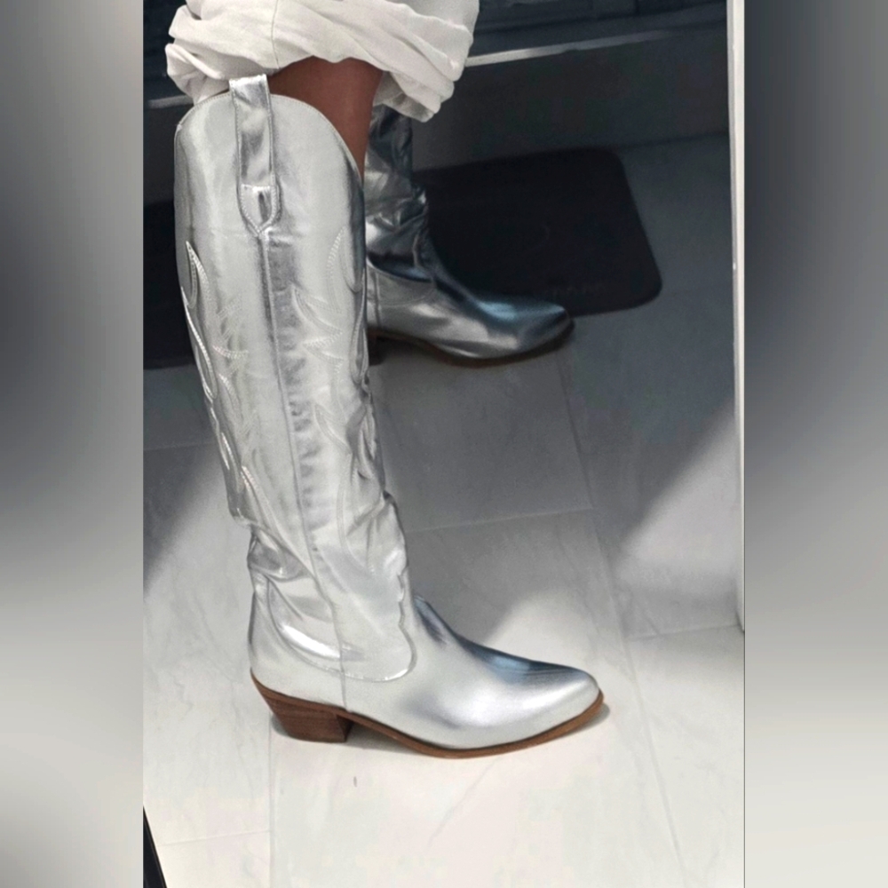 Cowgirl Knee High Wide Calf Boots - Embroidered Chunky Heel Pointed Toe Western